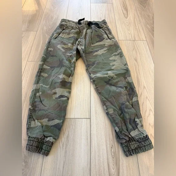 Aritzia TNA Alix Camo Joggers - Picture 3 of 6